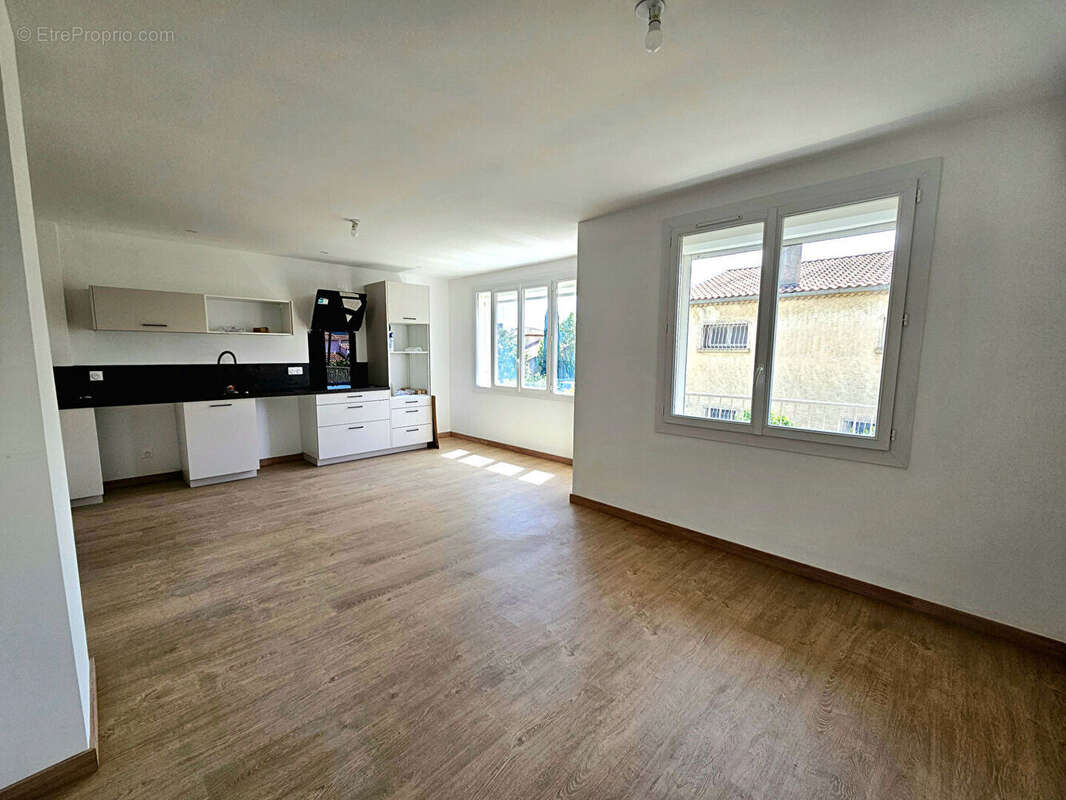 Appartement à LA CRAU