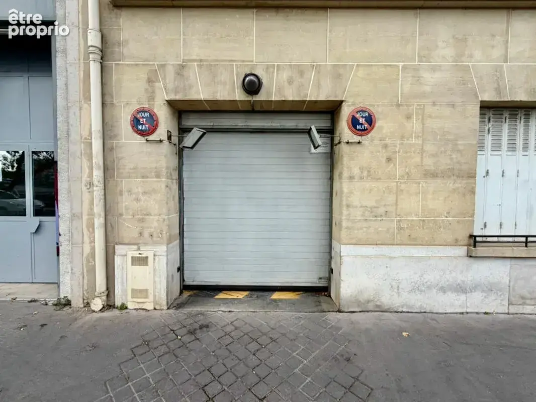 Parking à PARIS-16E