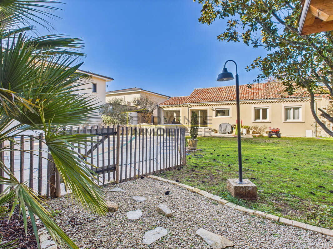 Maison à MONTELIMAR