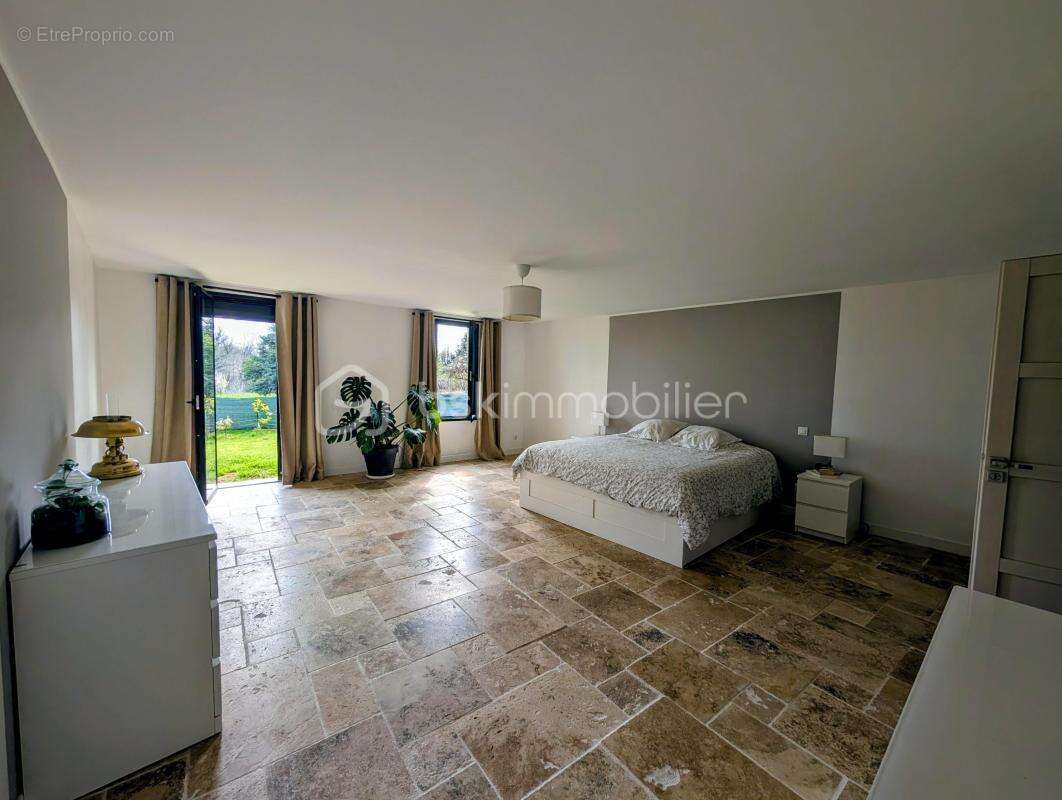 MAISON RENOVEE « ESPRIT LOFT » de 302m2 - 4 CH dont 1 suite parentale - photo 9