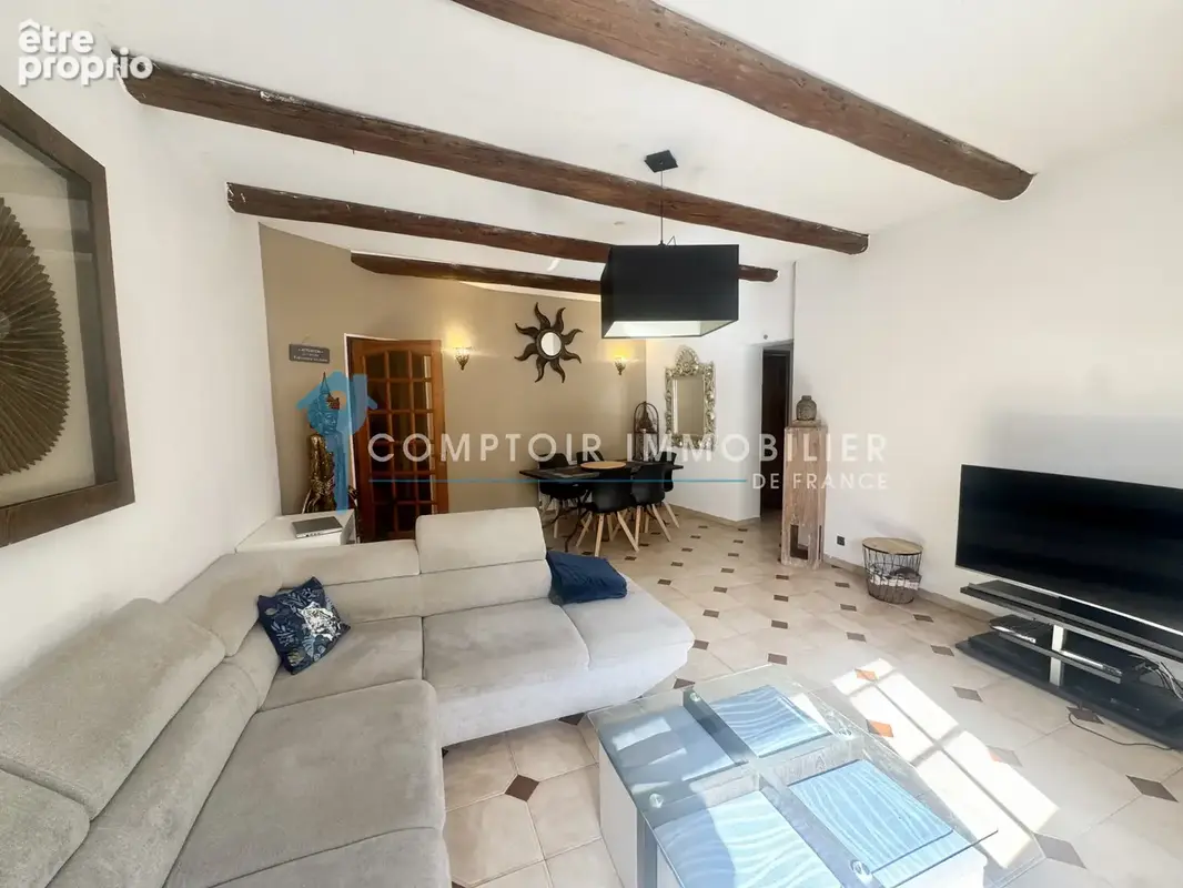 En exclusivité Vergèze Maison de village d'environ 120 m2 hab 3 chambres et toit terrasse - photo 2