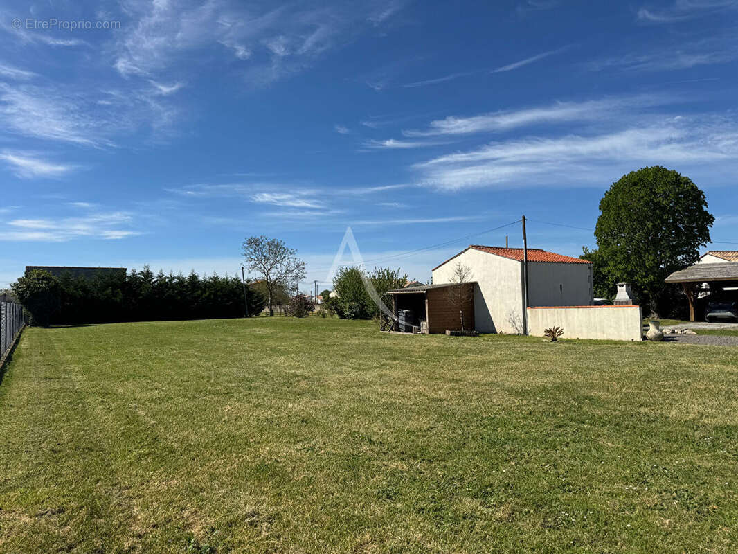 Maison à VOUILLE-LES-MARAIS
