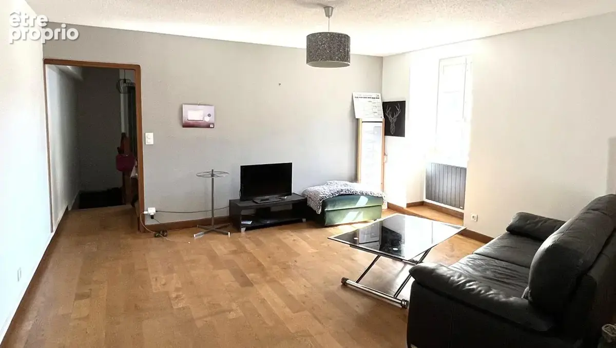 Immeuble avec local commercial et appartement  - Arinthod centre - photo 2