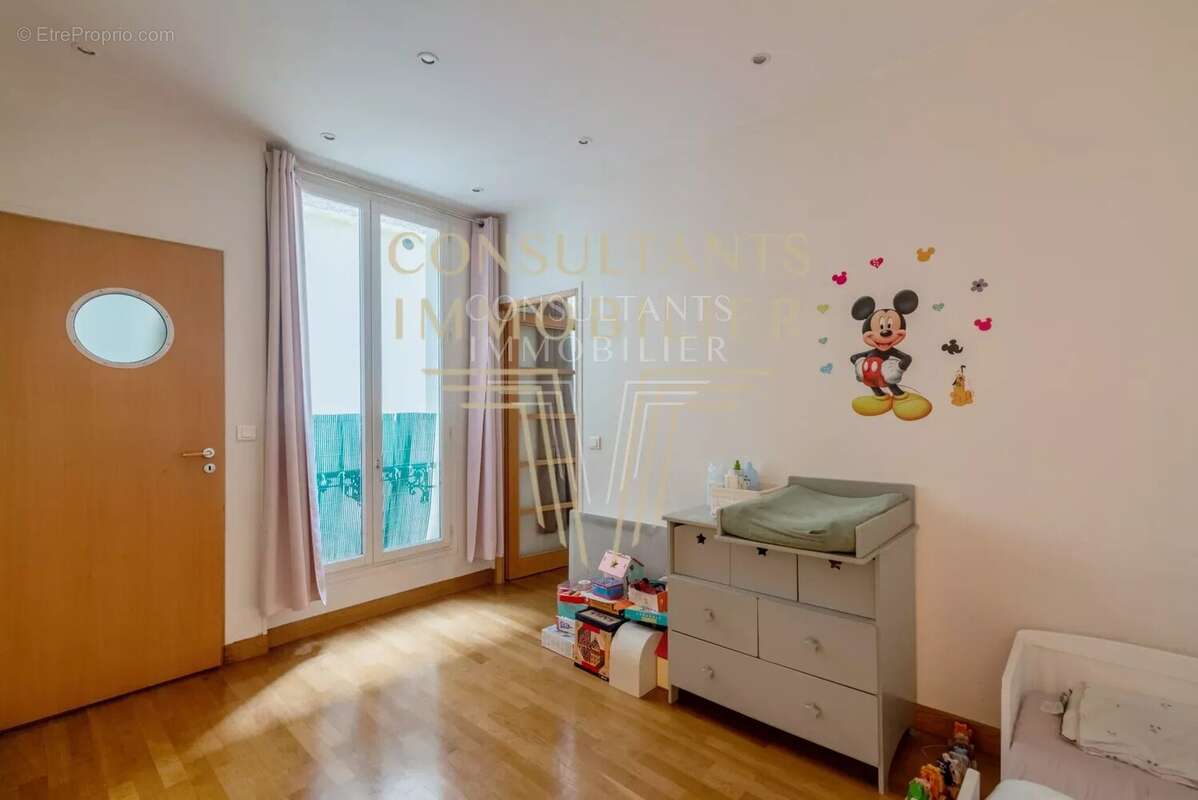 Appartement à PARIS-17E