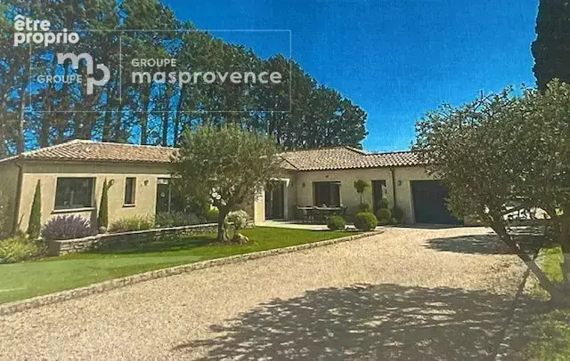 Terrain à bâtir de 500 m² à SENAS (13) - photo 1