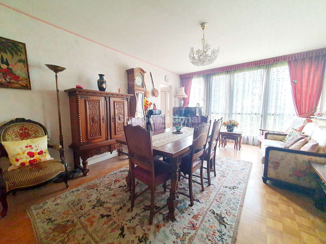 Appartement à BEAUCHAMP