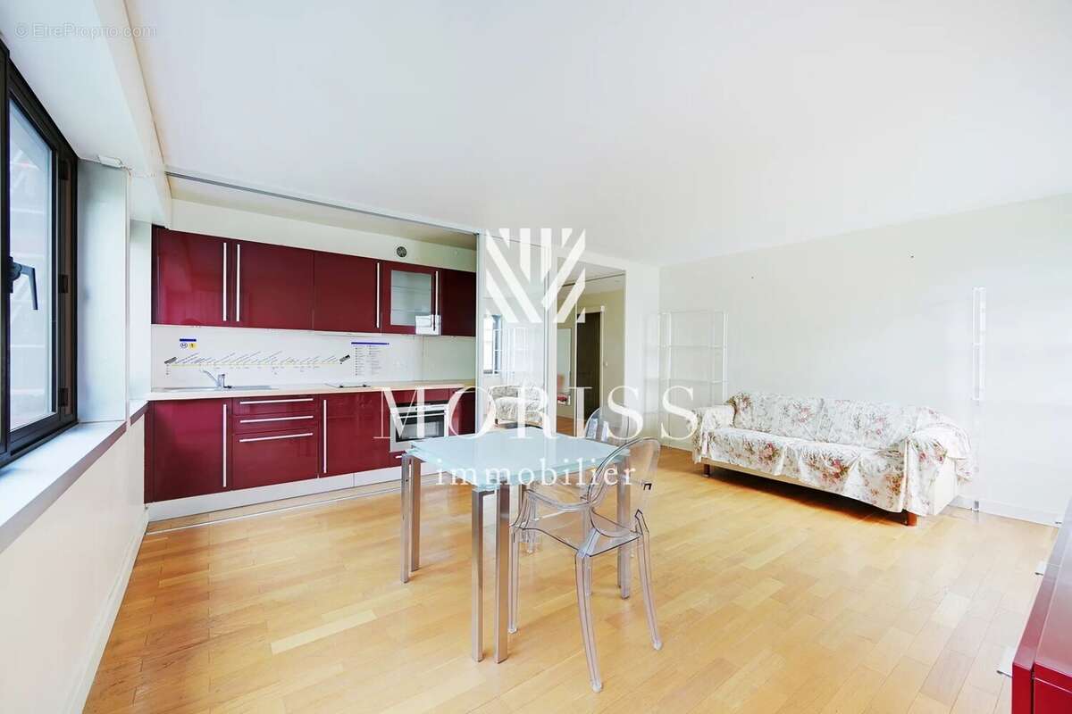 Appartement à PARIS-8E