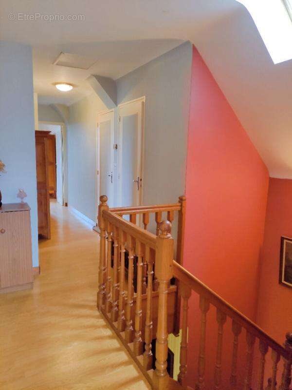 Maison Chambon 8 pièce(s) 160 m2 - photo 11
