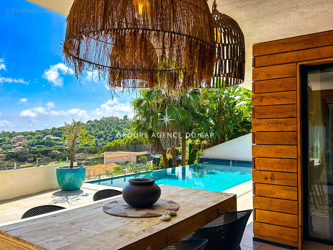 A vendre villa contemporaine vue mer piscine pool house chambres en suite les issambres - photo 15