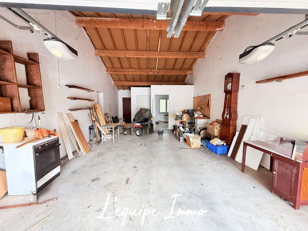 HYPER CENTRE - Maison T6 de 147 m2 - Parcelle de 747 m2- Double garage - - photo 17