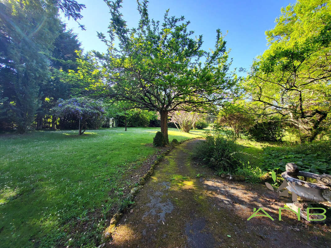 Maison à BUSSAC-SUR-CHARENTE