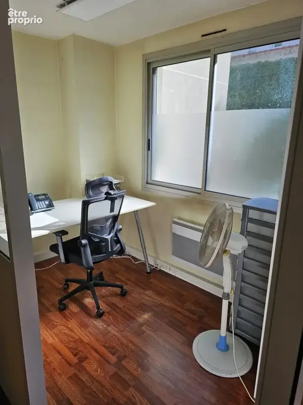 Bureaux en rez-de-chaussée – Triple exposition, double entrée sécurisée - photo 4