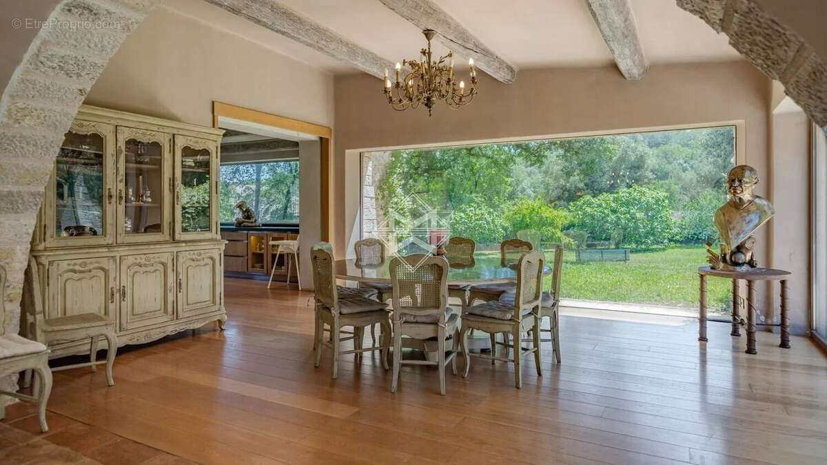 Maison à ROQUEFORT-LES-PINS