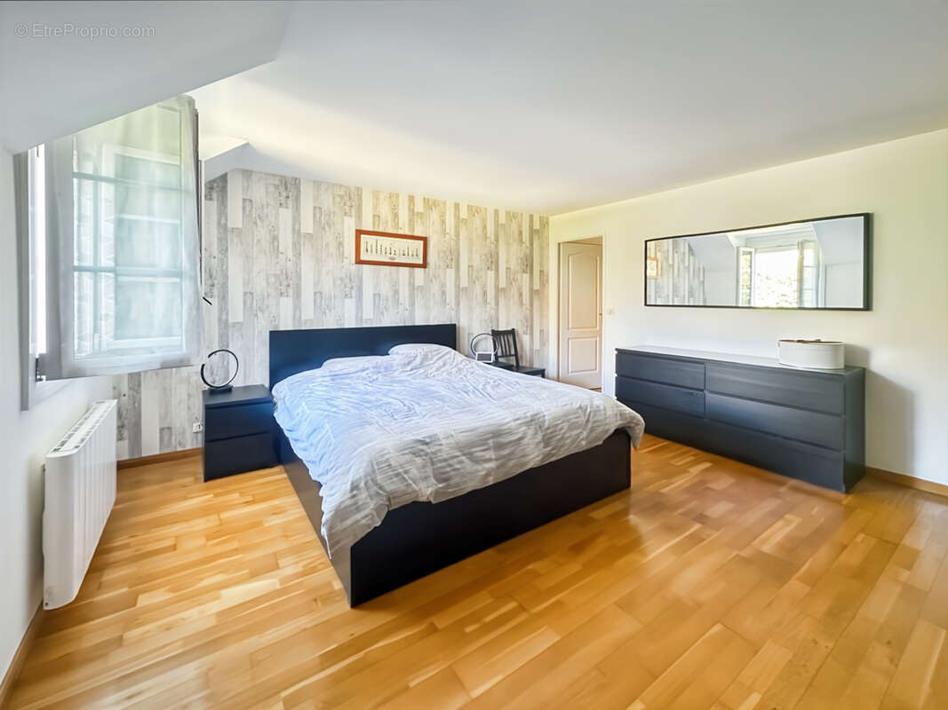 Maison à VERRIERES-LE-BUISSON