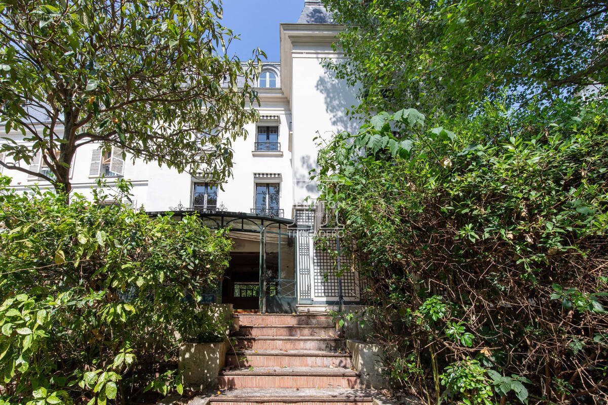 Paris xvi • passy  hôtel particulier sur 5 niveaux avec potentiel de toit-terrasse - photo 3