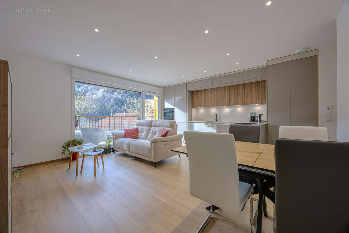 Appartement à DINGY-SAINT-CLAIR