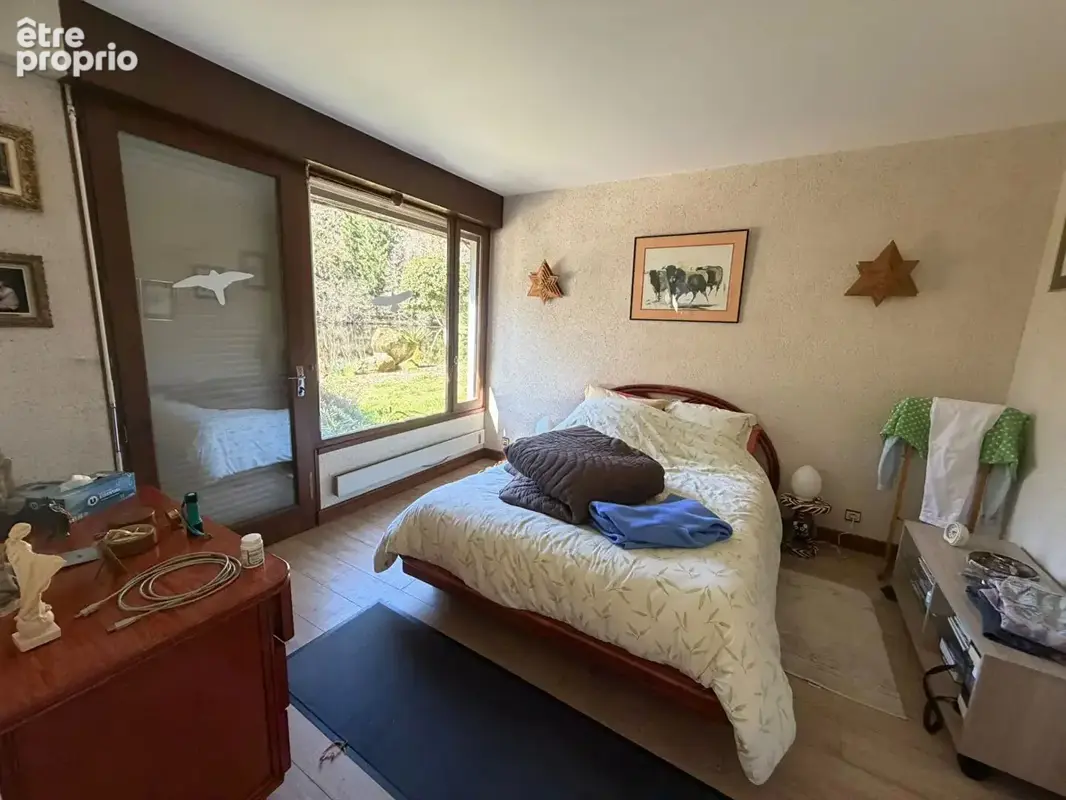 Propriété de 11 hectares avec maison, dépendance, et 2 étangs, entourée de bois. - photo 6