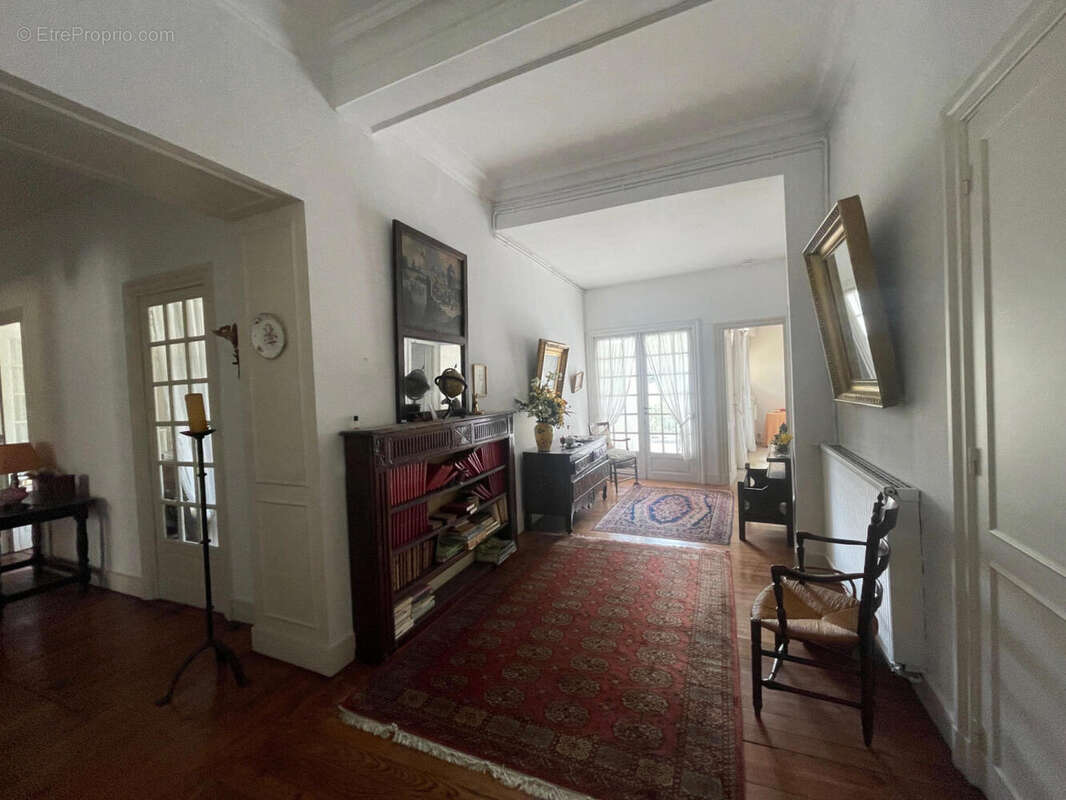 IMG_9829 - Commerce à OLORON-SAINTE-MARIE