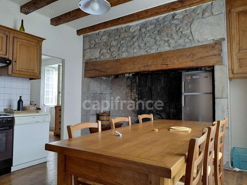 Maison à SAINT-MARTIN-CANTALES