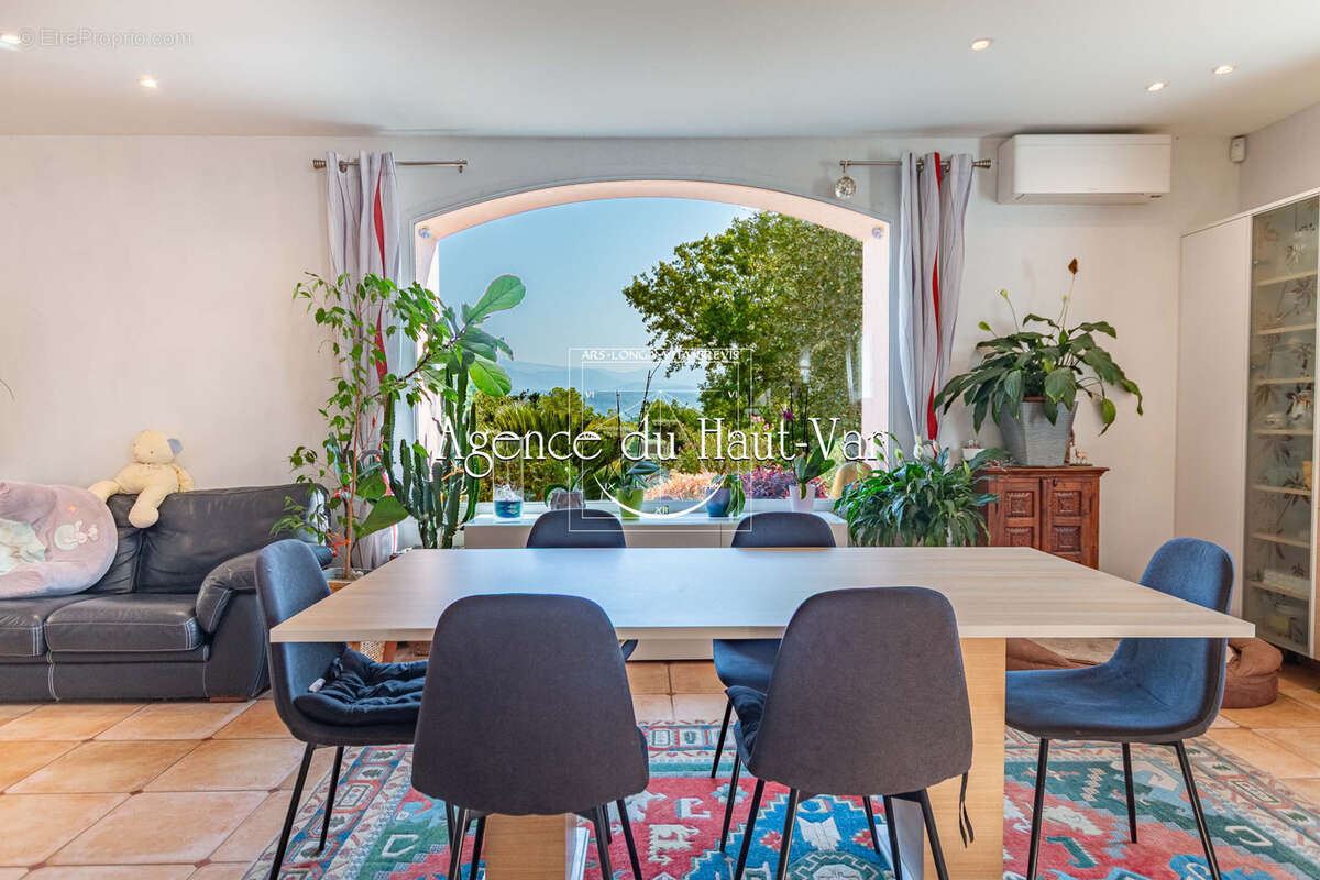 Villa 230m2 avec piscine, et jolie vue - photo 13