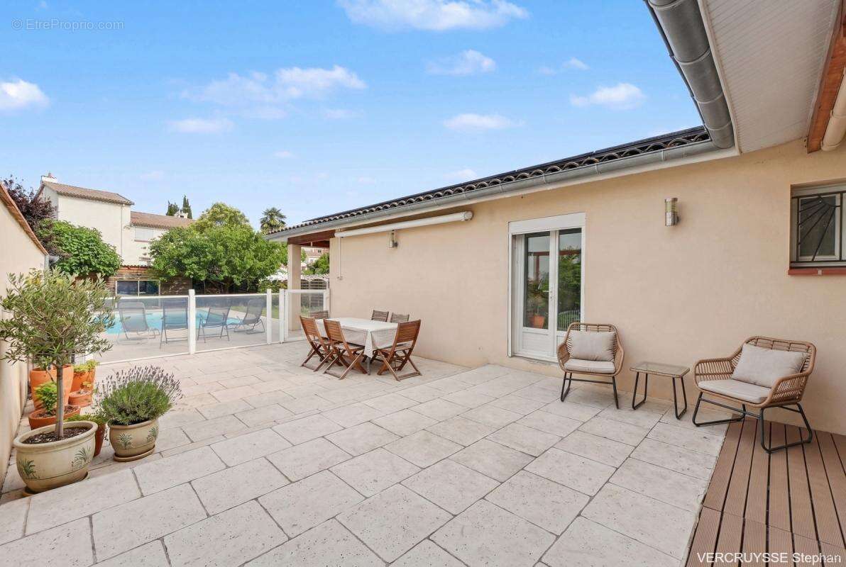 Maison Castelginest  175 m²  7 Pièces  5 Chambres + Bureau, piscine  DPE C  Proche Écoles & Calme - photo 17