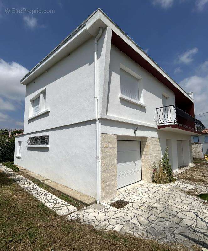 Maison à SAINT-GEORGES-DES-COTEAUX