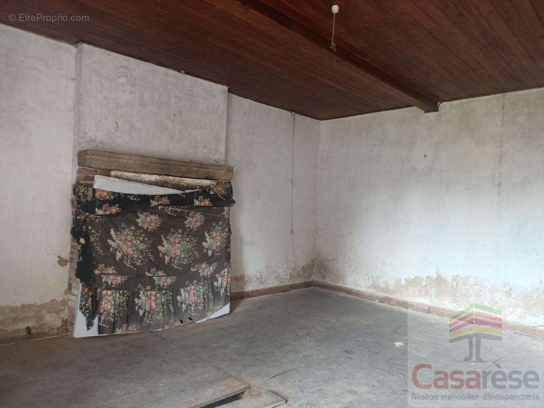 Maison à SAINT-GEORGES-DE-REINTEMBAULT