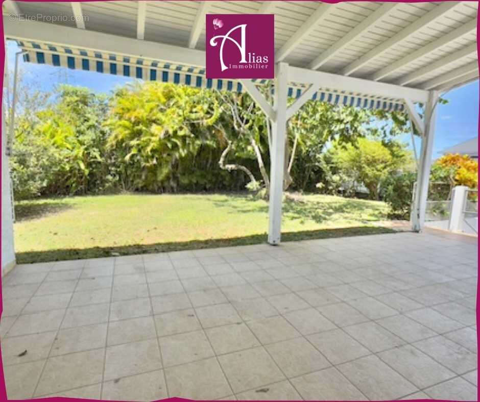 Maison à BAIE-MAHAULT