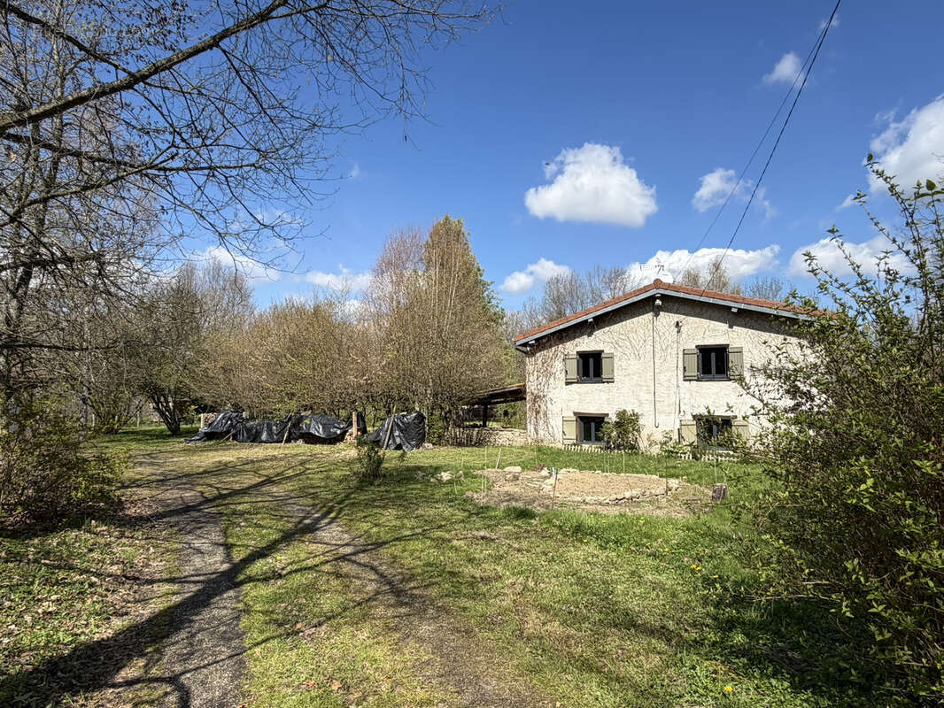 Maison à AUGEROLLES