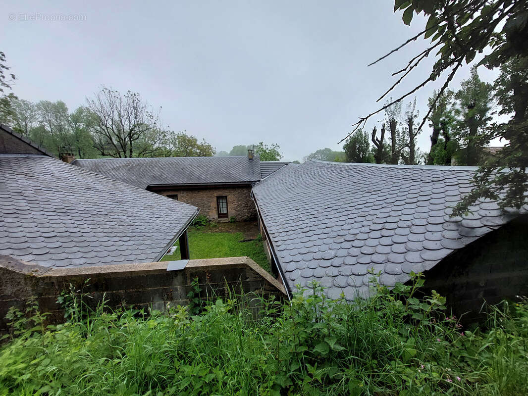 Coup de cœur assuré pour cette propriété de caractère avec grange, écurie et terrain attenant, située dans un - photo 10