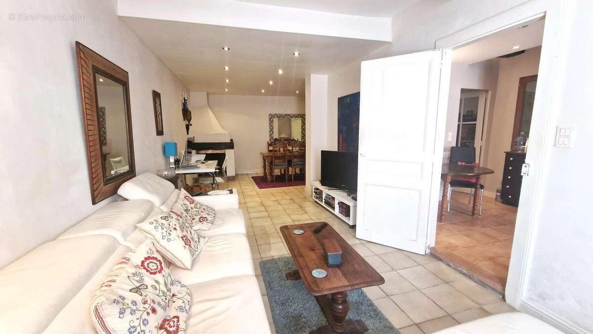Maison de Village de 4 Chambres avec une Jolie Terrasse - photo 3