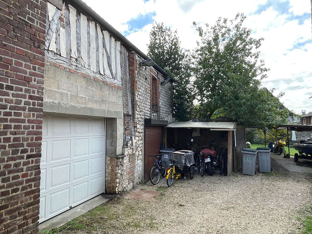 Bâtiment à usage de garage - photo 2