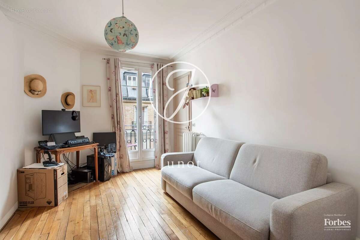 Appartement à PARIS-17E