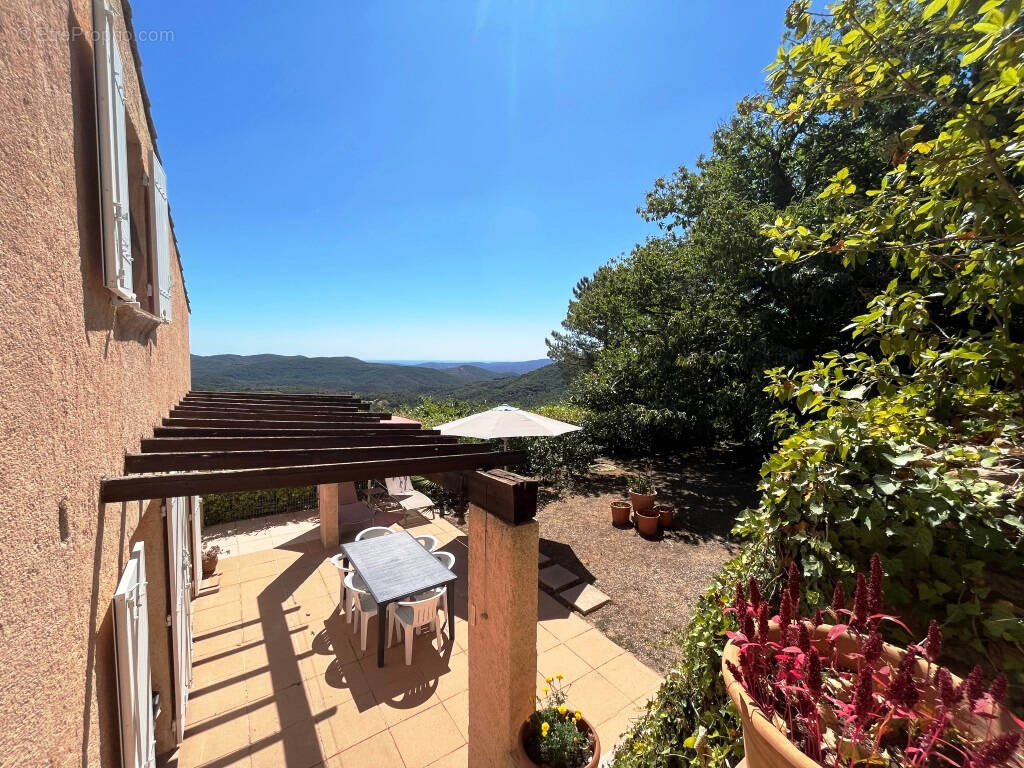 Maison à LA GARDE-FREINET