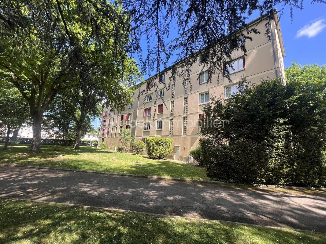 Appartement à SAINTE-GENEVIEVE-DES-BOIS
