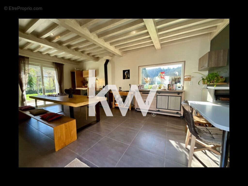 Maison 208 m² à Grezolles  - photo 2
