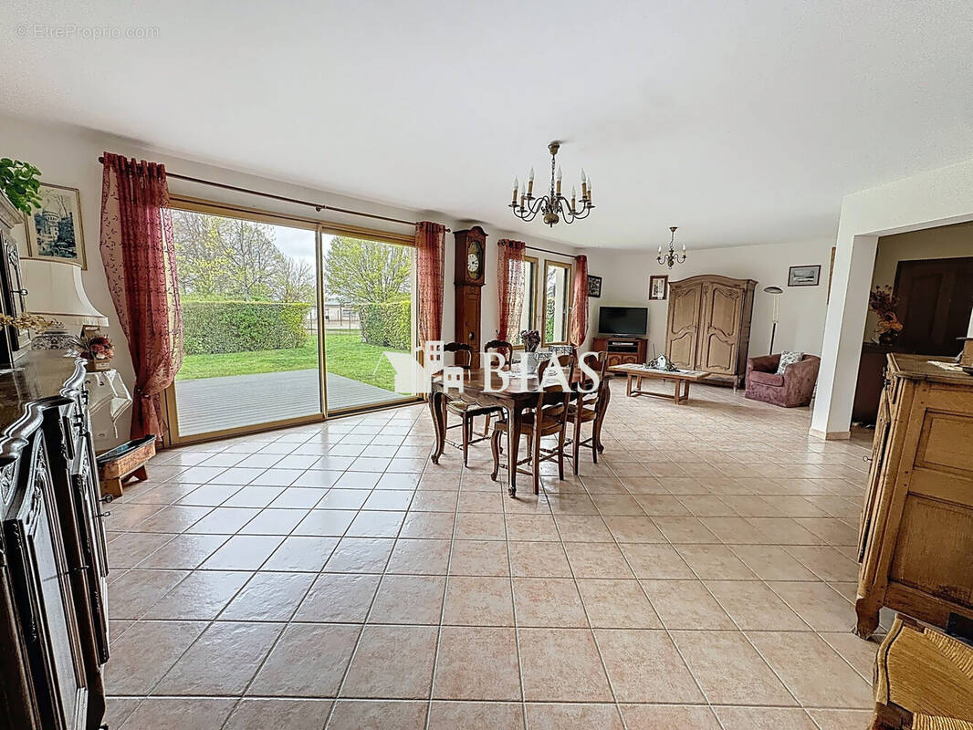 Appartement à BOURG-ACHARD