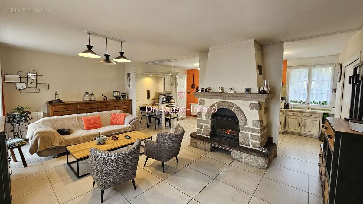 Maison à MONCE-EN-BELIN