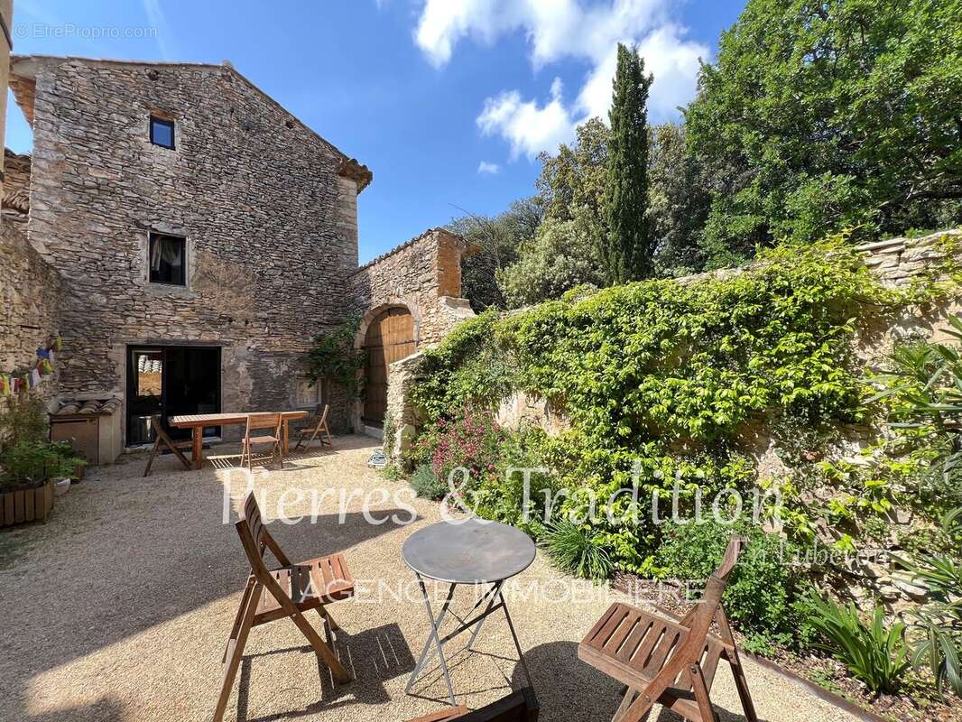 Maison à SAINT-SATURNIN-LES-APT