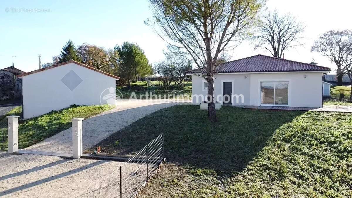 Maison à LEGUILLAC-DE-L'AUCHE