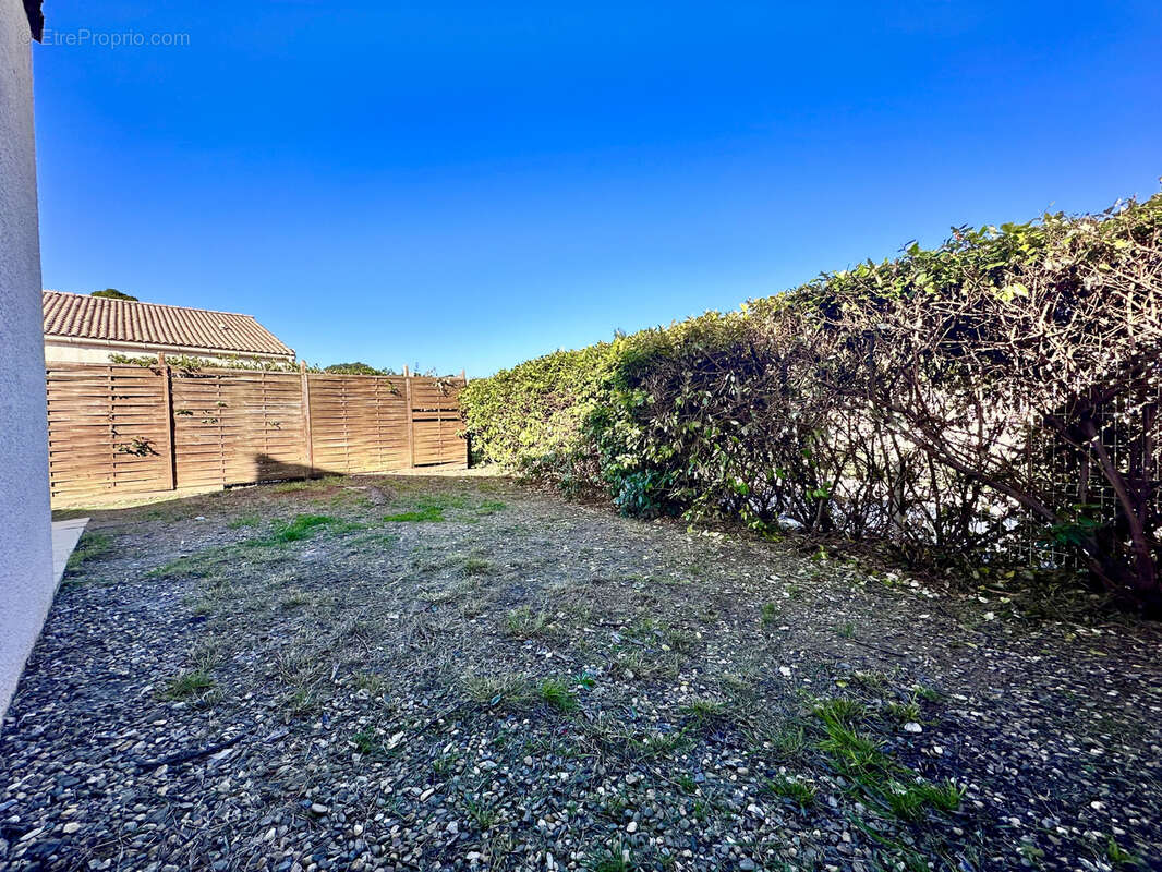 Maison à VIC-LA-GARDIOLE