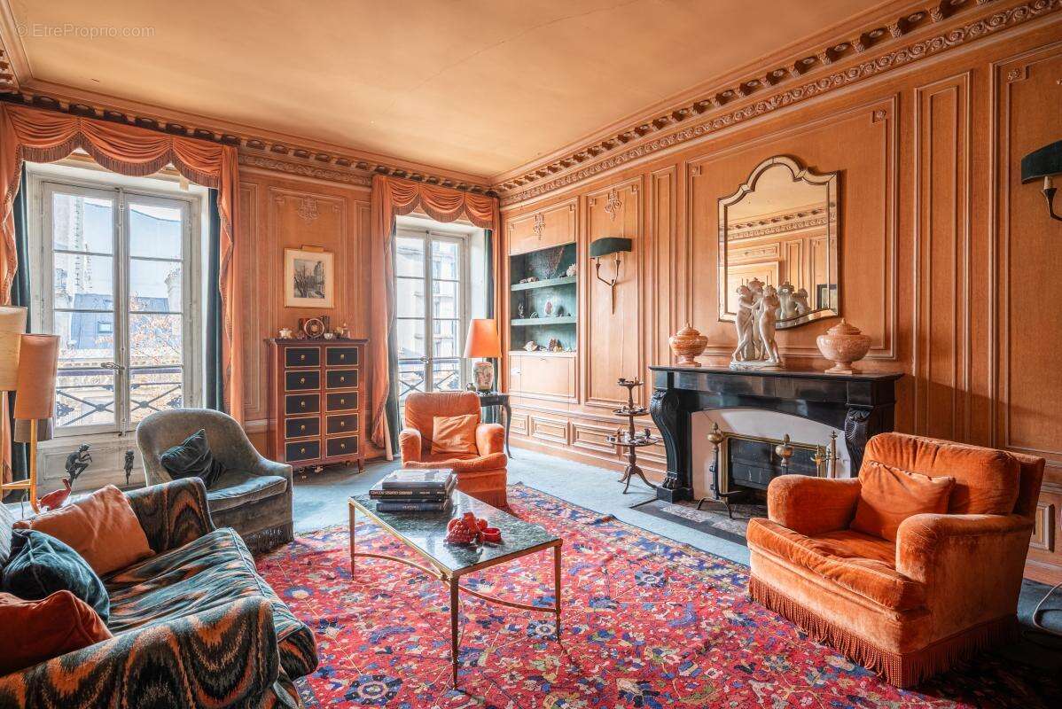 Appartement à PARIS-8E