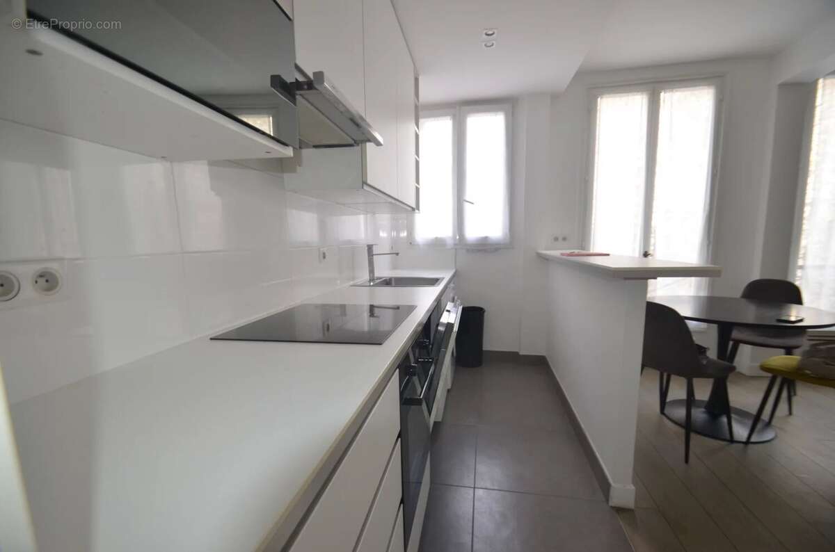 Appartement à PARIS-17E