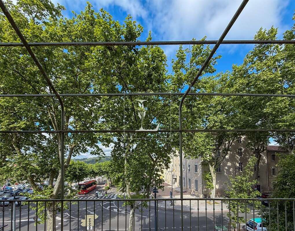 Cahors centre ville - immeuble historique renovee garage et jardin - photo 4