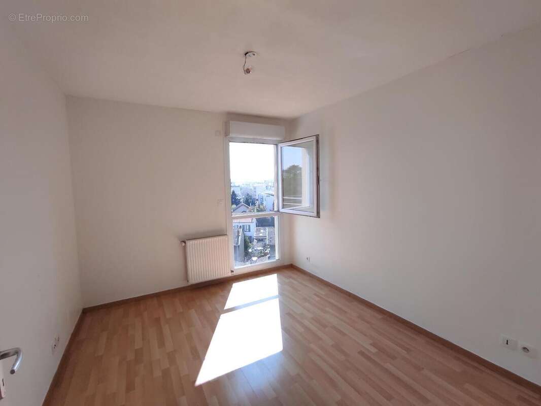   - Appartement à VILLEURBANNE