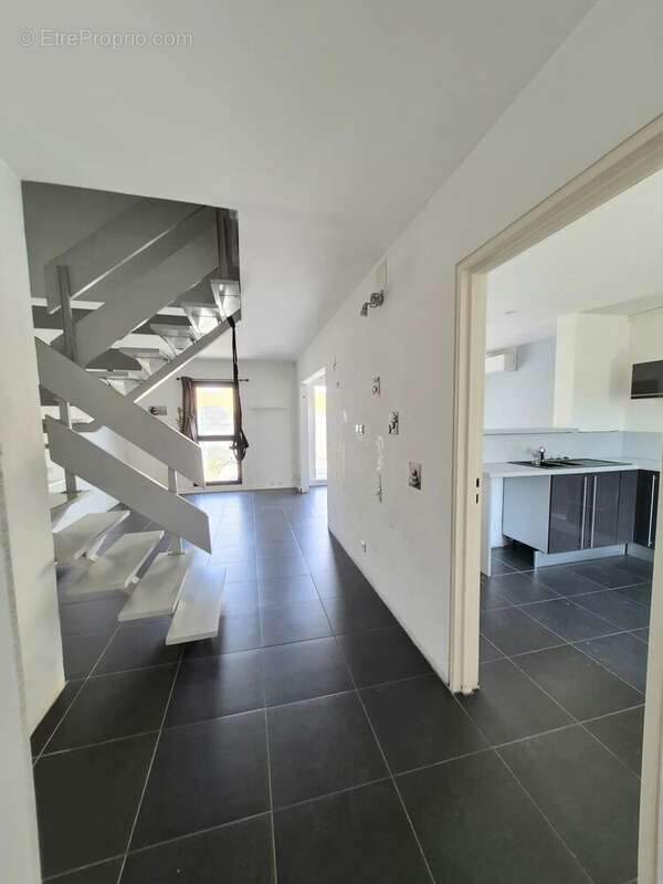 Maison t5 libre sur 3 faces avec garage - photo 5