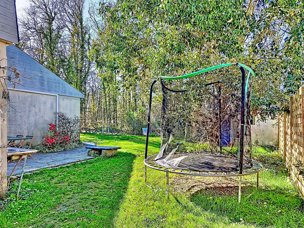 Maison à SAINT-BARTHELEMY-D'ANJOU