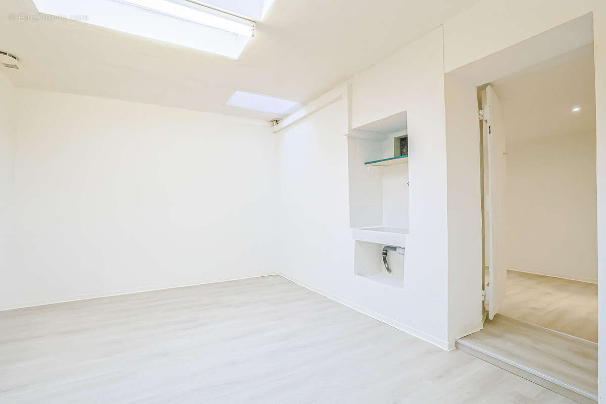 Commerce à SOLLIES-PONT