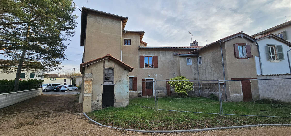 Maison à GUEREINS