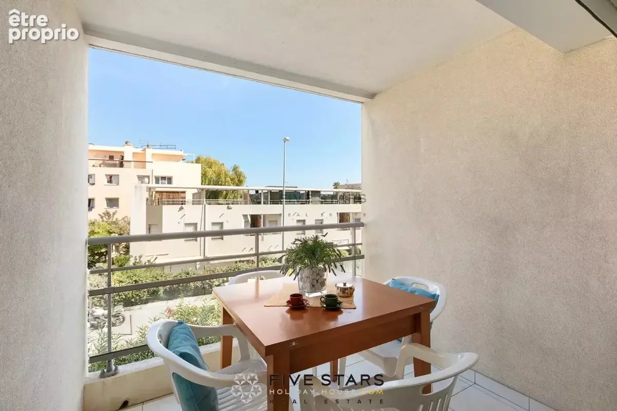Appartement à SAINT-LAURENT-DU-VAR
